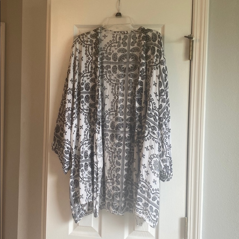 Black and white kimono